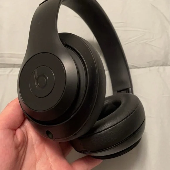 Beats by Dre Black Over-Ear Headphones